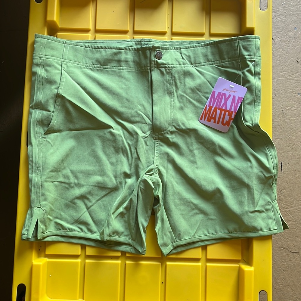NWT! Kortni Jeane men’s board shorts swim trunks. Size 34. Green color.